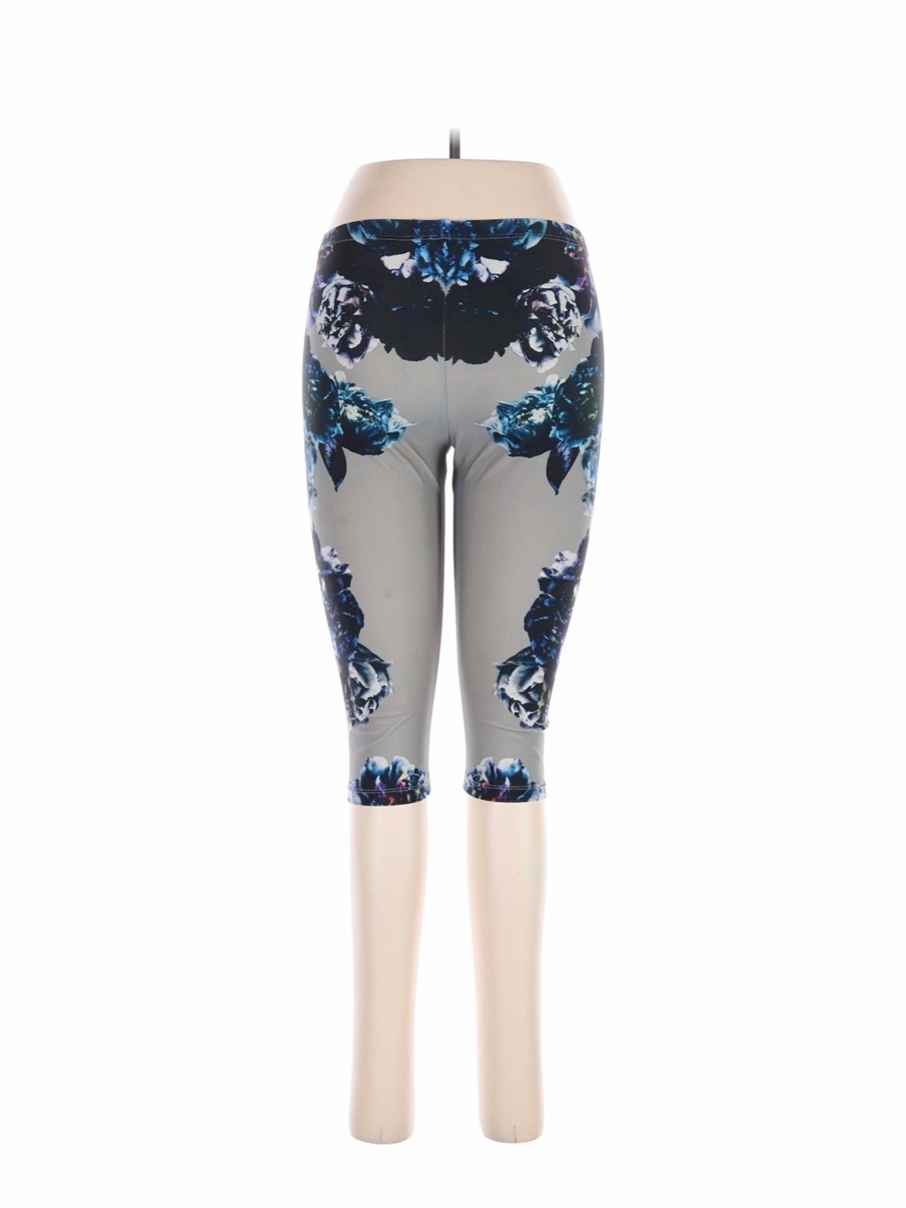 AllSaints Floral Print Capri Leggings in Gray and Blue - Picture 4 of 9